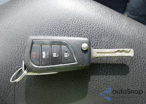 2018 Toyota Camry Le z USA, uszkodzony, nr VIN 4T1B11HK2JU002128